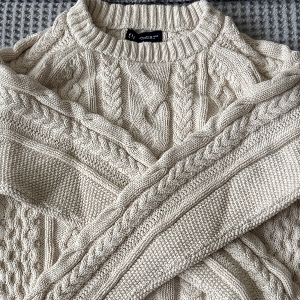 GAP 100% Cotton Cable Knit Sweater - Picture 6 of 8